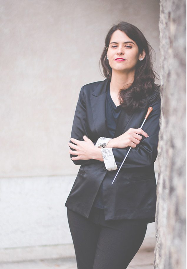 Silvina-Peruglia-Conductor2-Bio-foto-03 Silvina-Peruglia-Conductor2-Bio-foto-03